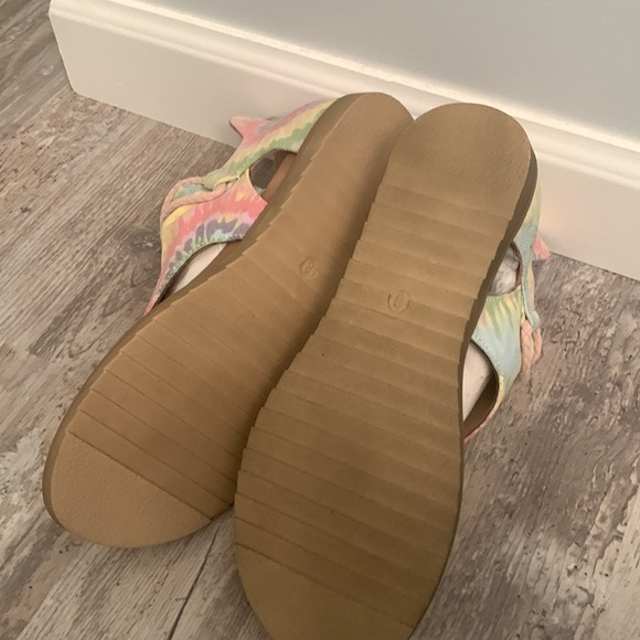 Very G sandals size 8 Pastel tie dye print - Picture 2 of 5